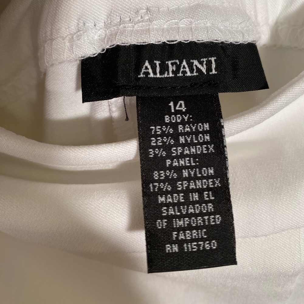 Macy’s Alfani Tummy Control Bright White Stretch Capri Pants. NWT. Size 14. - Picture 4 of 7